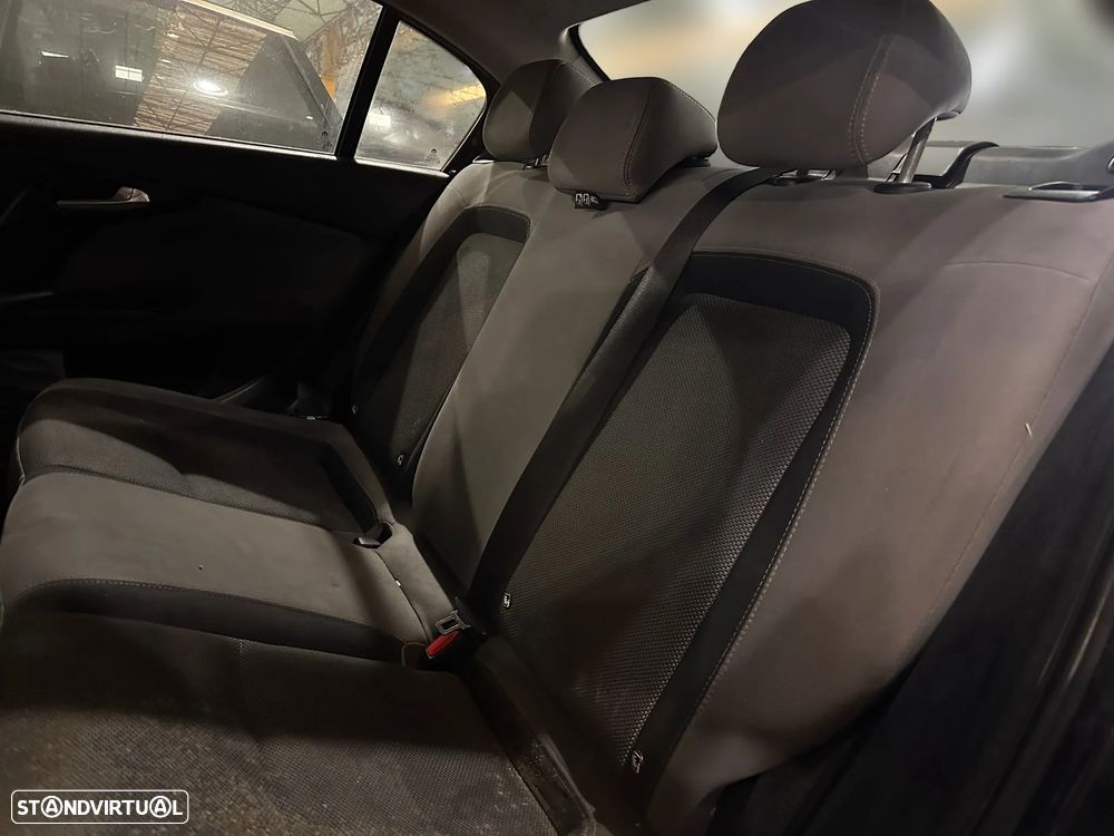 FIAT Tipo Sedan (356) 1.4 LPG Gasolinagas (GPL) 120 cv  88 kW 2016 - 2020 940 B7.000 para peças - 10