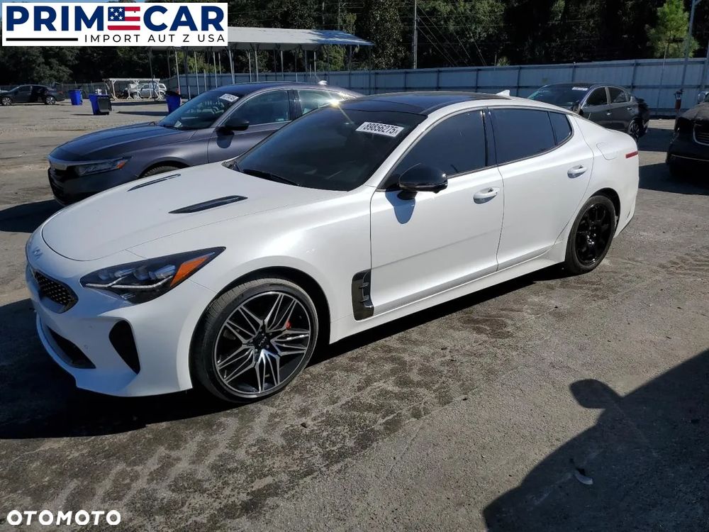 Kia Stinger - 1