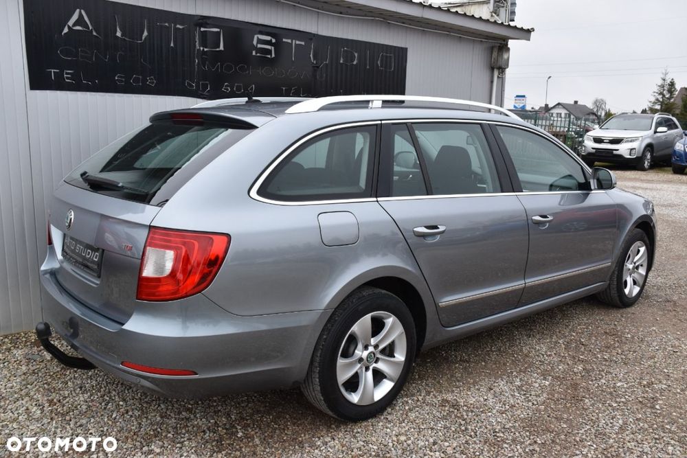 Skoda Superb 2.0 TDI DSG Ambition - 32