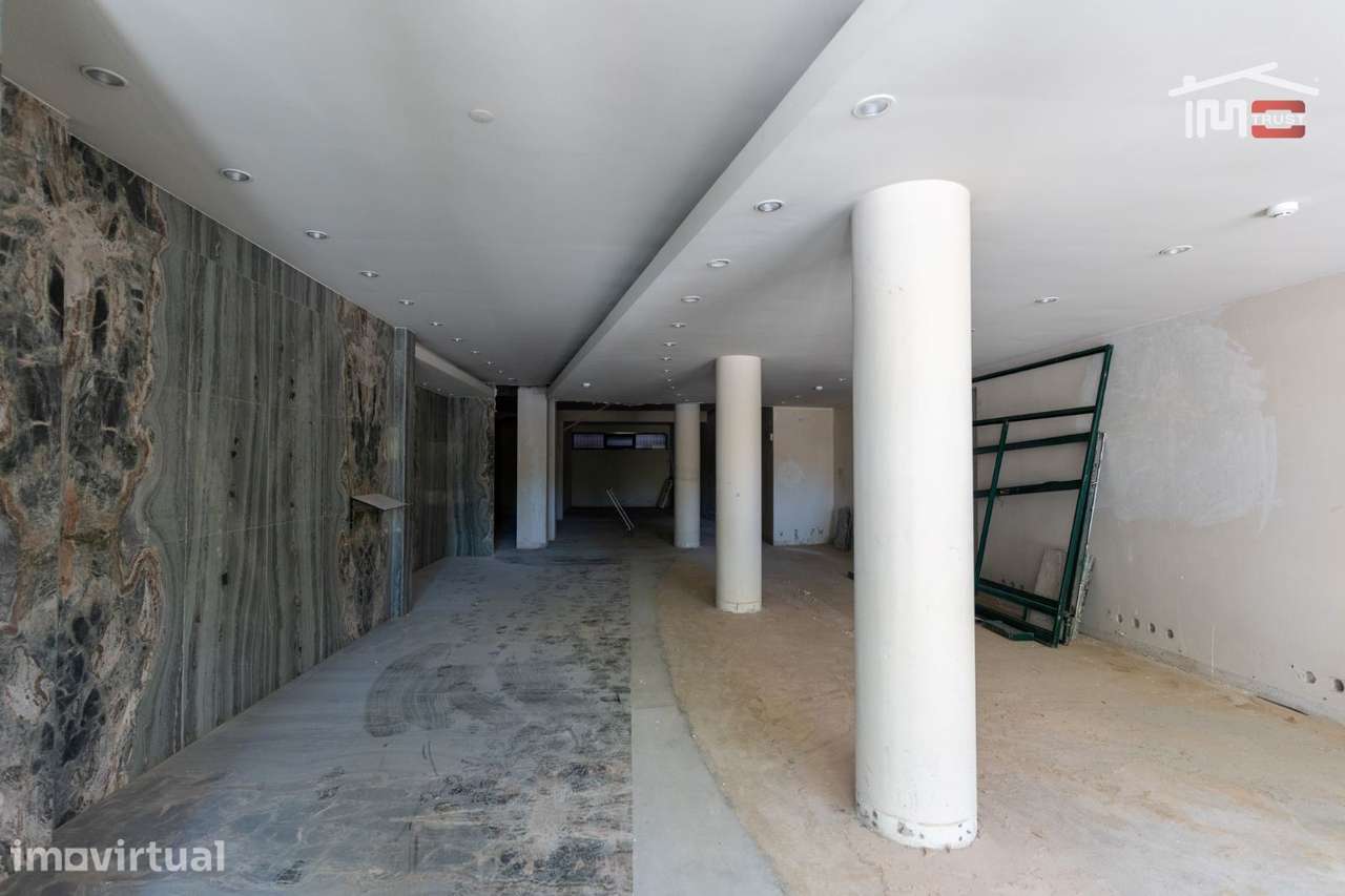 LOJA FANTASTICA COM AREA TOTAL DE 260 M2 NA PRINCIPAL AVENIDA DE FÁ... - Grande imagem: 2/17