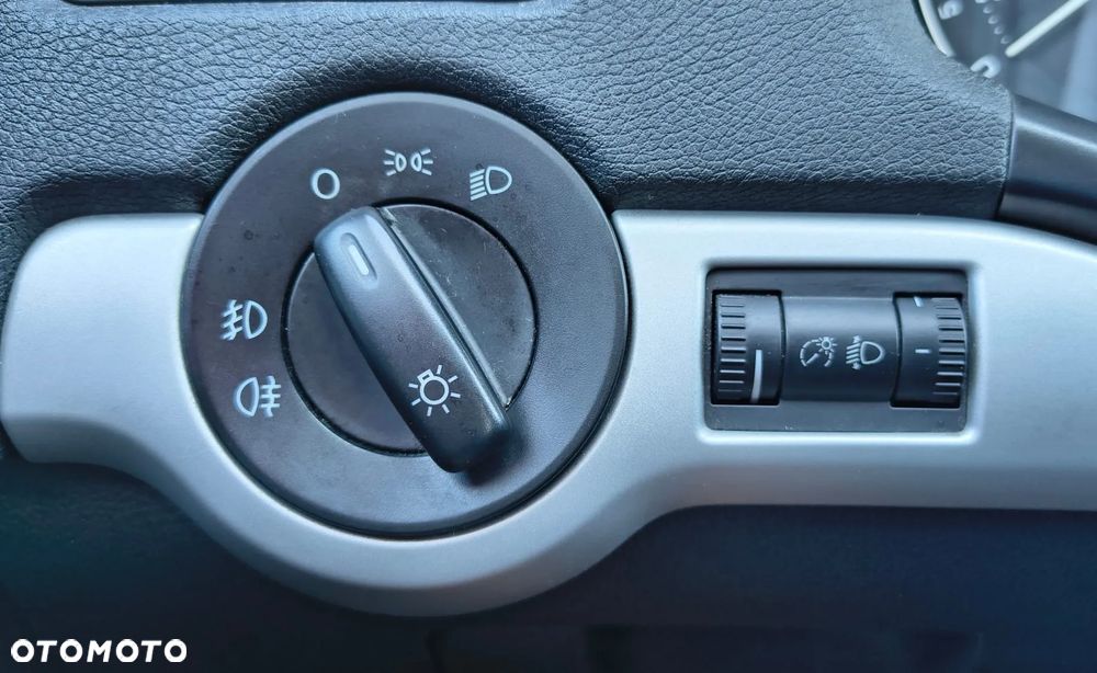 Skoda Octavia 1.6 FSI Ambiente - 21
