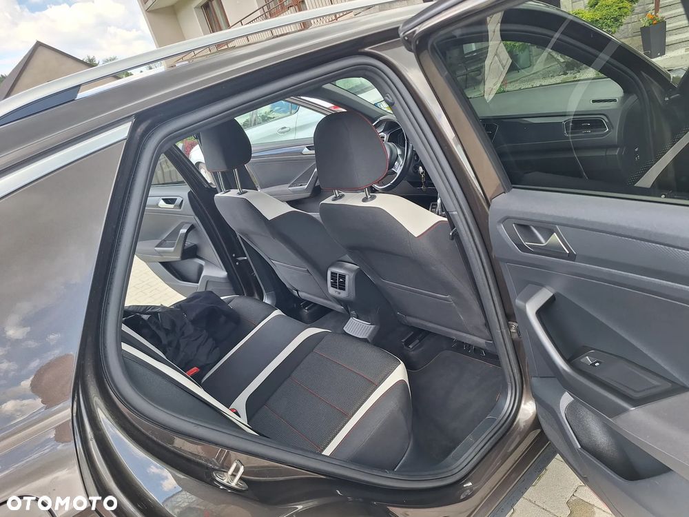 Volkswagen T-Roc - 8