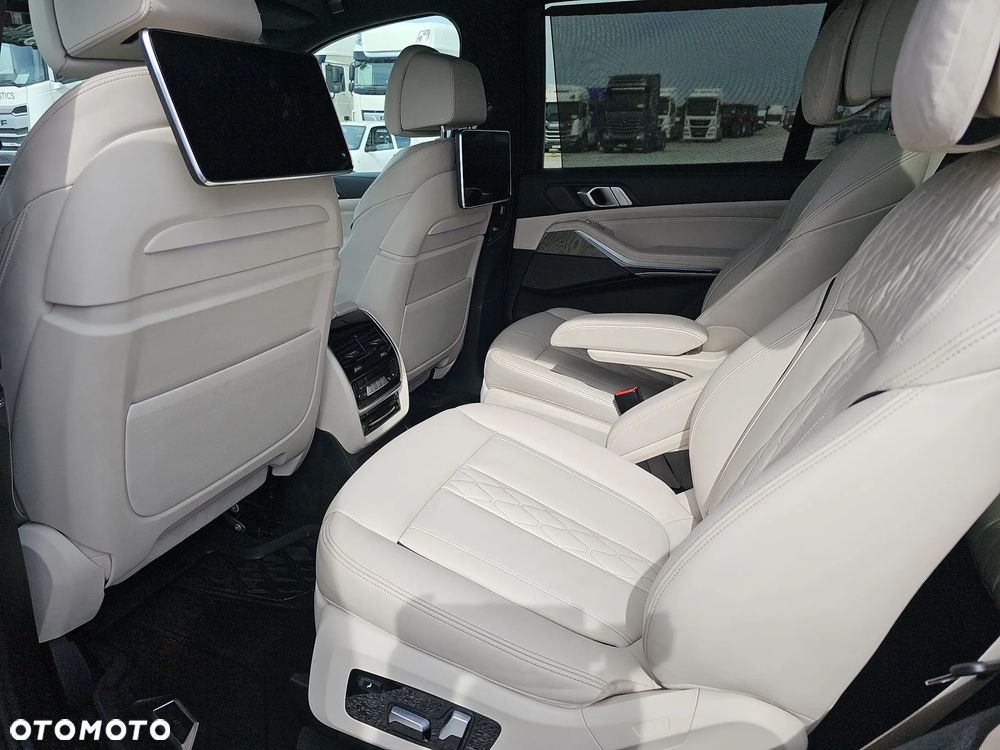 BMW X7 M50d sport - 25