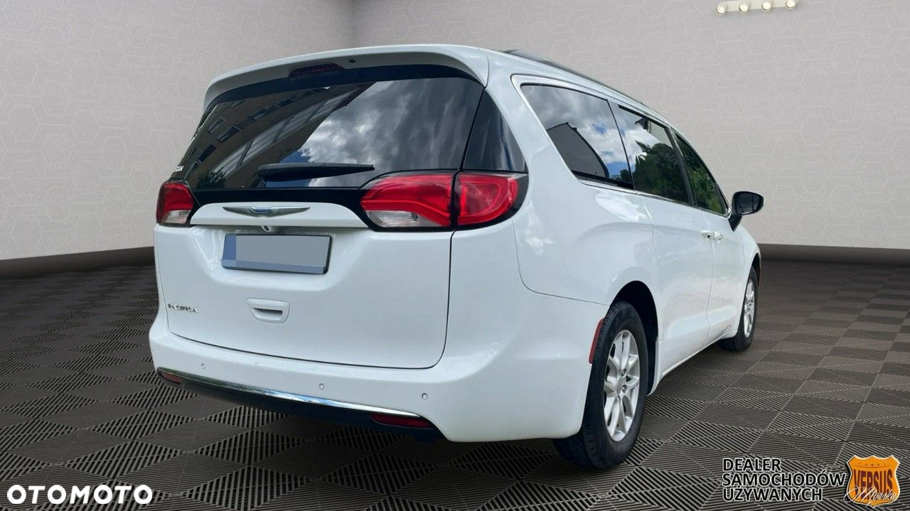 Chrysler Pacifica - 4