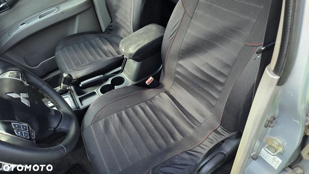 Mitsubishi Pajero Sport 2.5 DID Intense + - 6