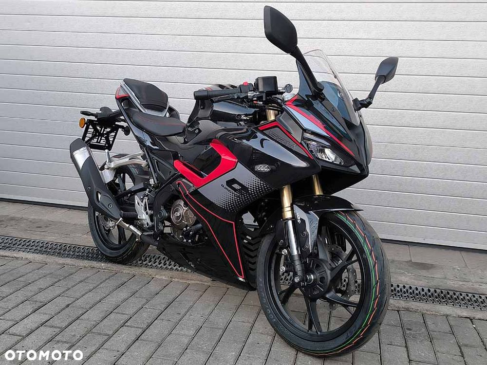 QJMOTOR SRK 125R - 8