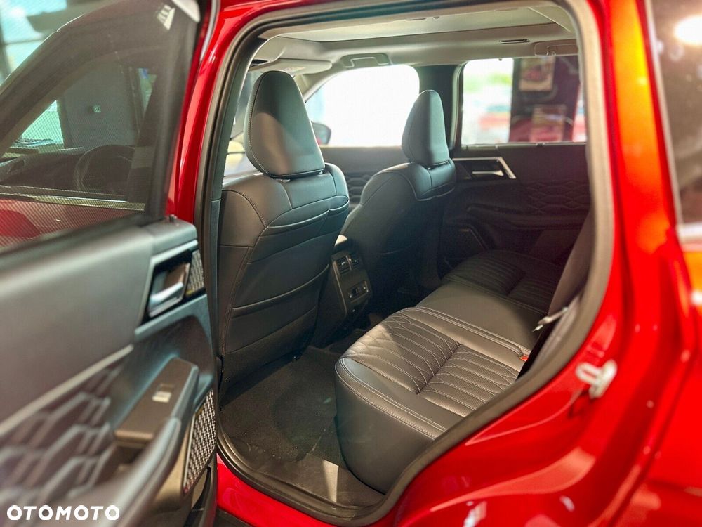 Mitsubishi Outlander - 10