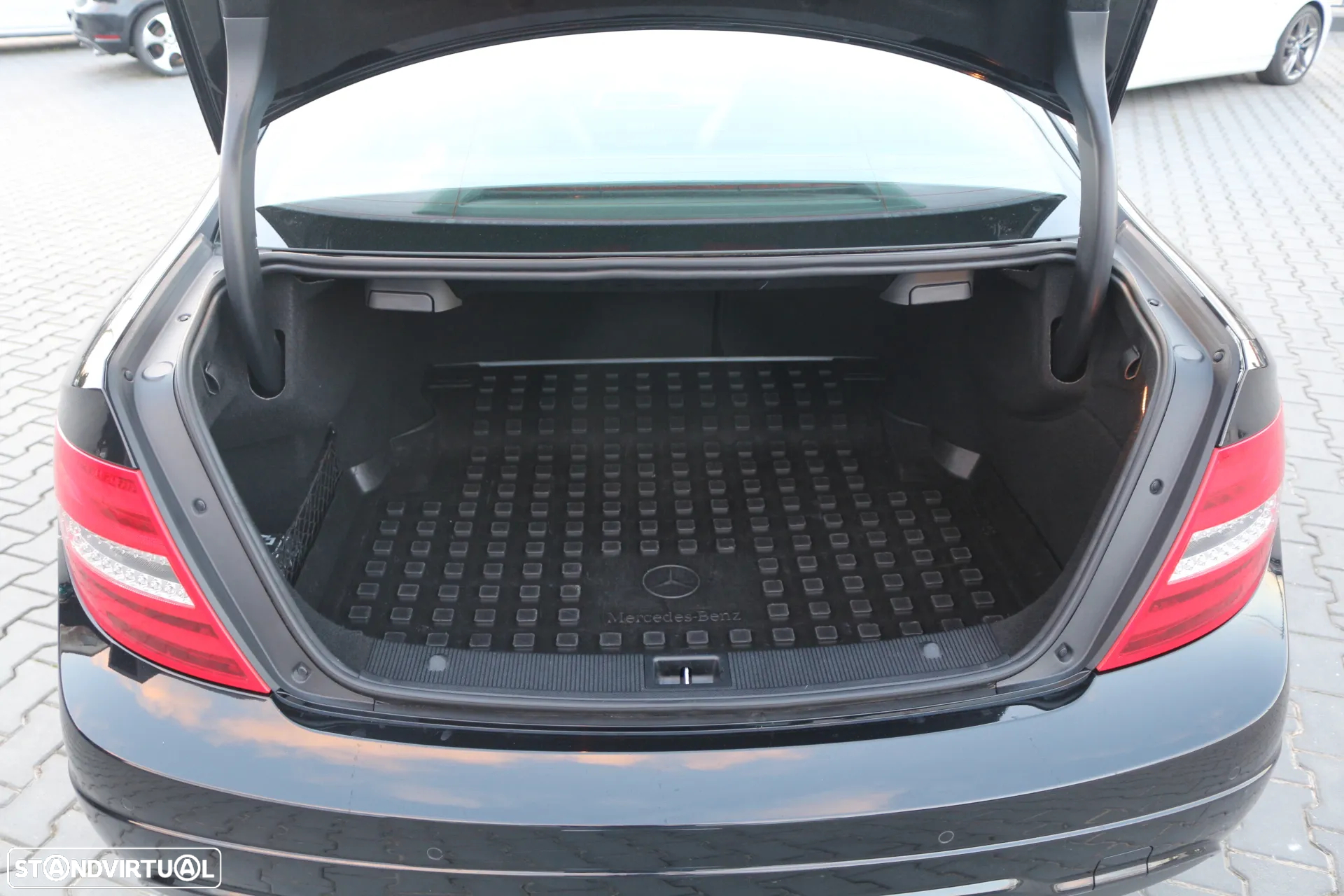 Mercedes-Benz C 250 d Coupe 9G-TRONIC AMG Line - 38