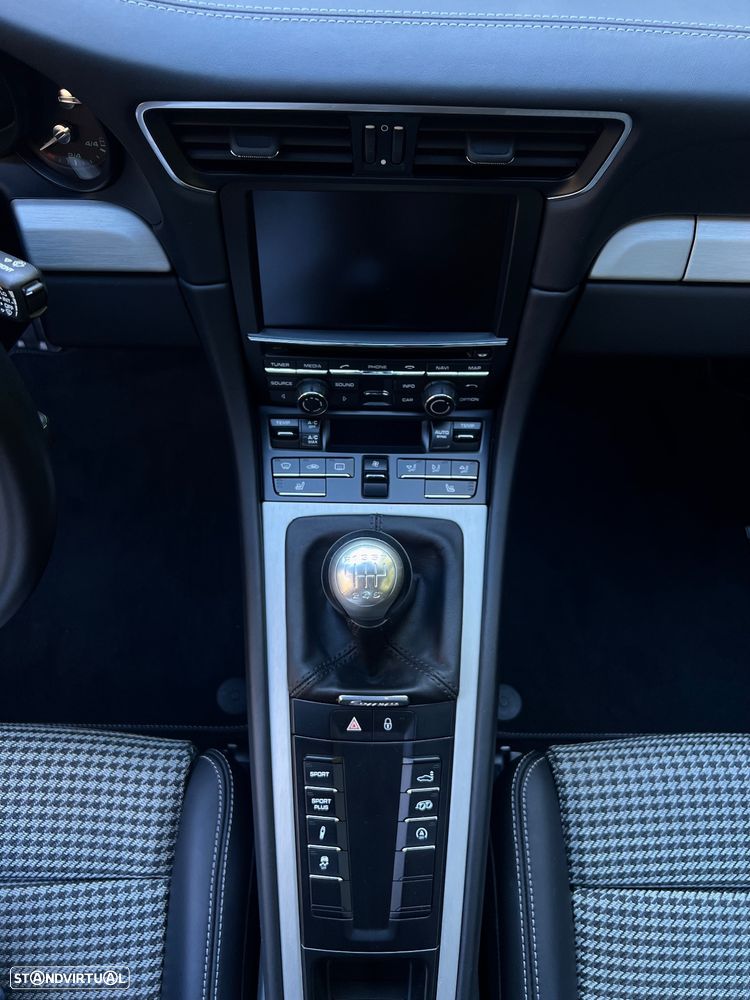 Porsche 911 (991) Carrera 2 50th Anniversary Edition - 20