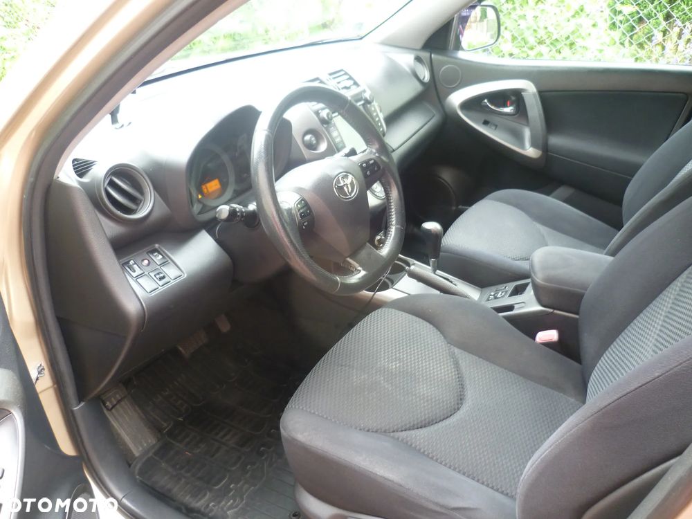 Toyota RAV4 - 8