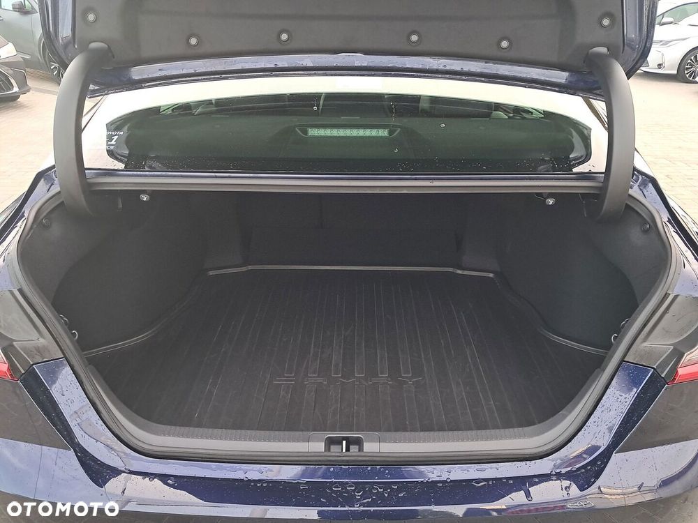 Toyota Camry - 24
