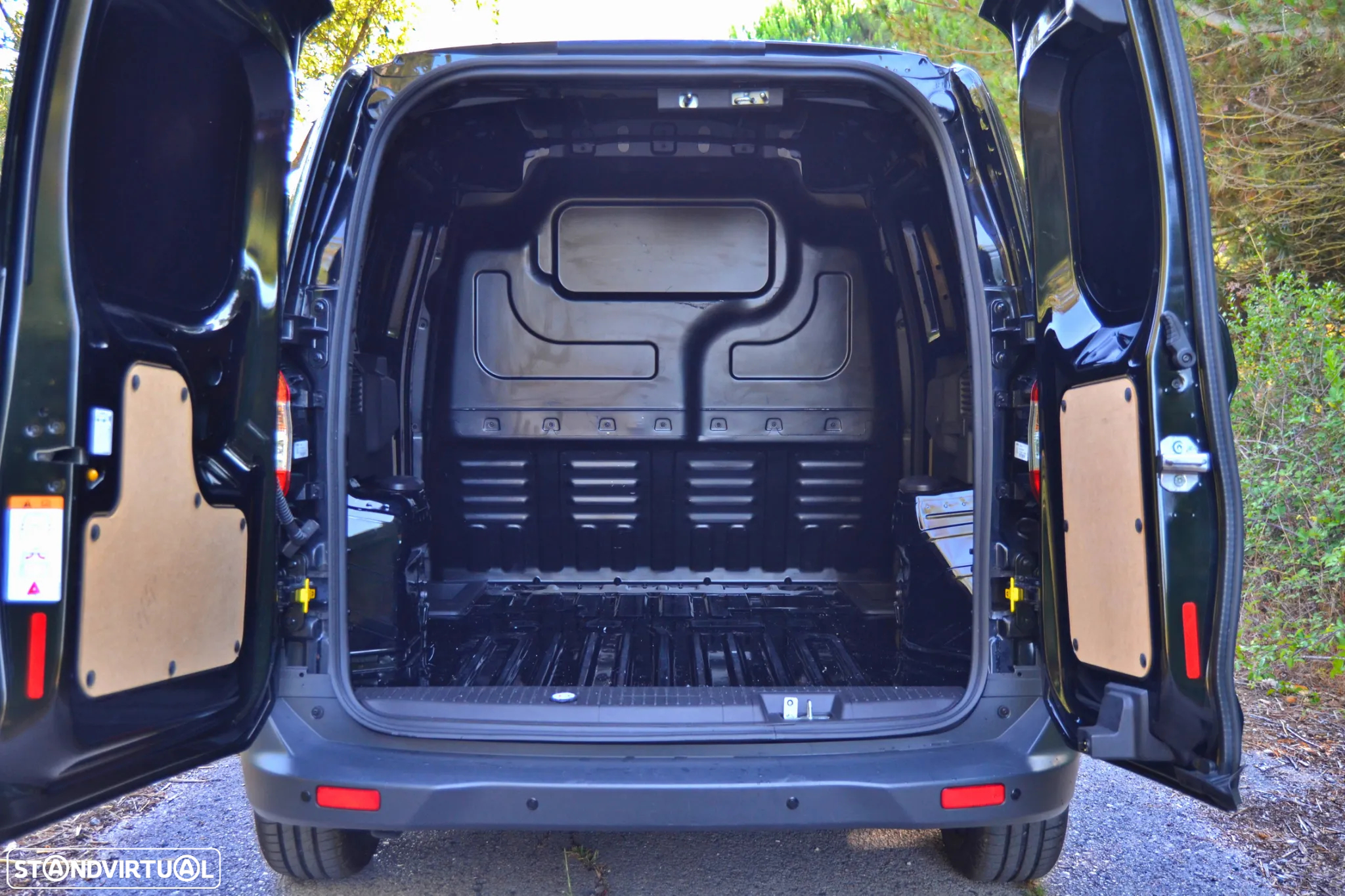 Ford Transit Courier 1.5 TDCI ECOBLUE TREND - IVA DEDUTÍVEL - 18