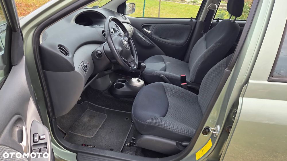 Toyota Yaris - 14
