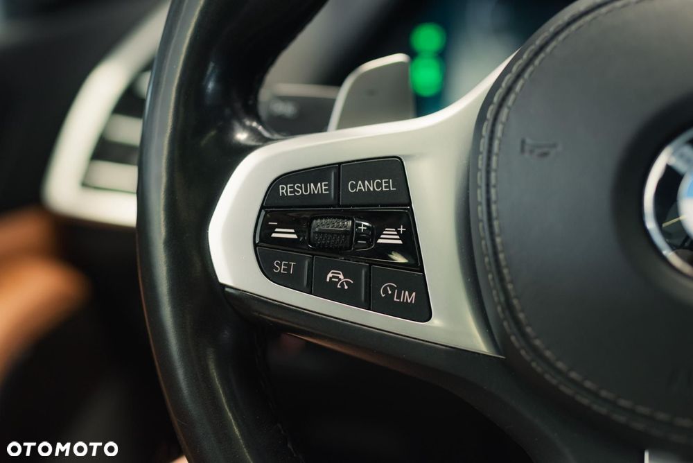 BMW X7 M50i sport - 27