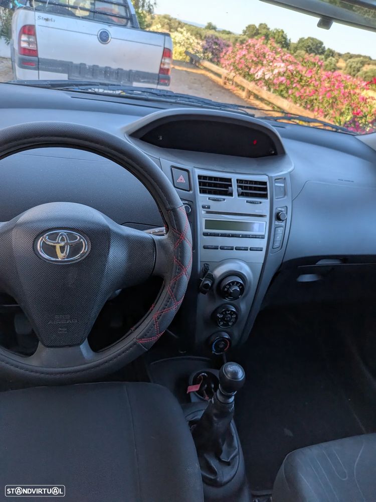 Toyota Yaris 1.4 D-4D ACtive+AC — fotografia 3