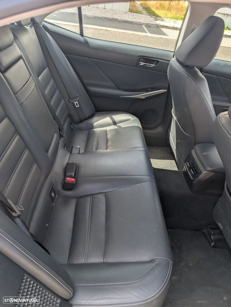 Lexus IS 300H Executive+ - 13