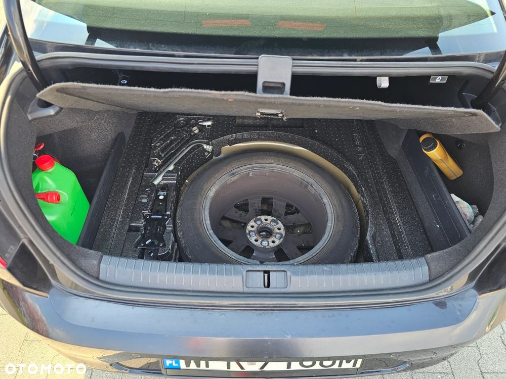 Volkswagen Passat - 21