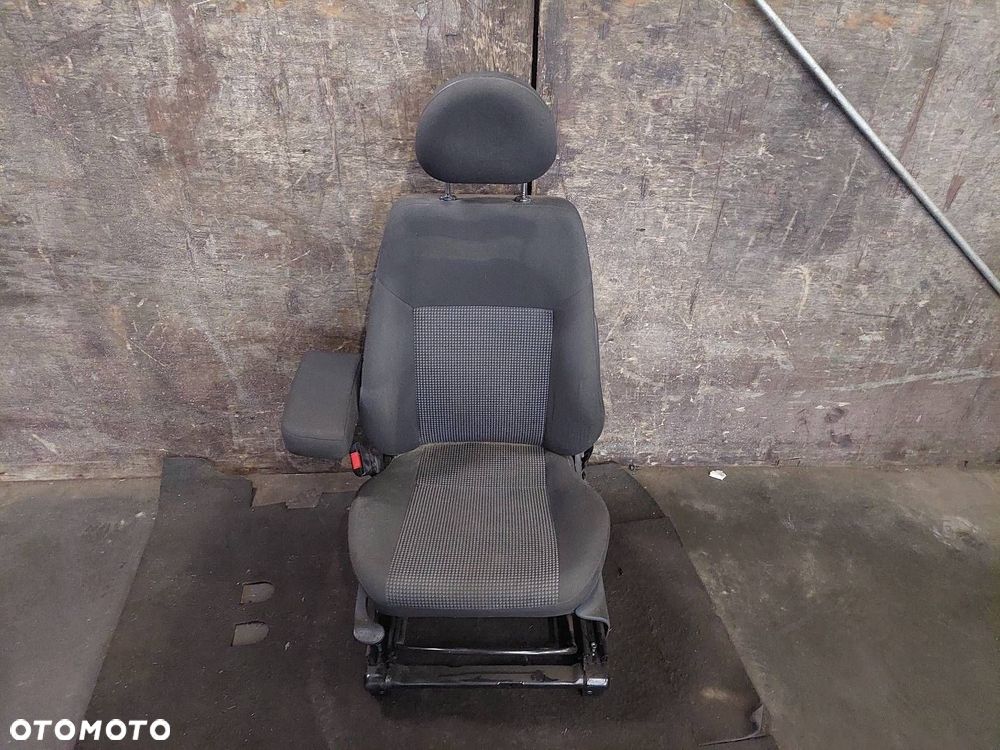 FOTEL LEWY PRZÓD + PODŁOKIETNIK KIEROWCY OPEL MERIVA A LIFT - 1