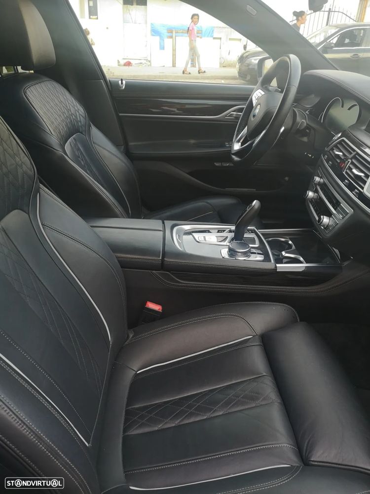 BMW 725 d Pack M - 7