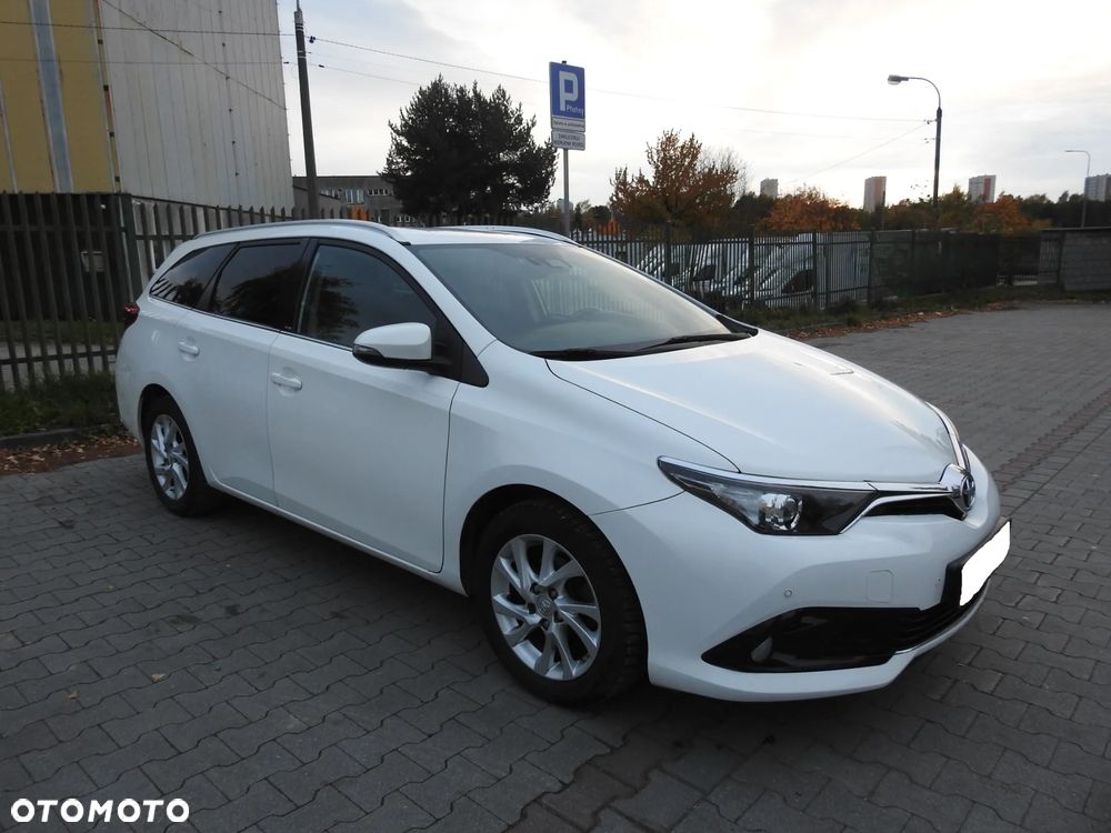 Toyota Auris 2017 photo 2