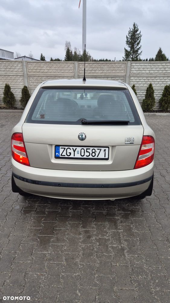 Skoda Fabia 1.4 16V Ambiente - 15