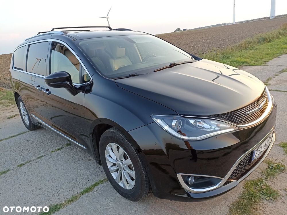 Chrysler Pacifica - 11