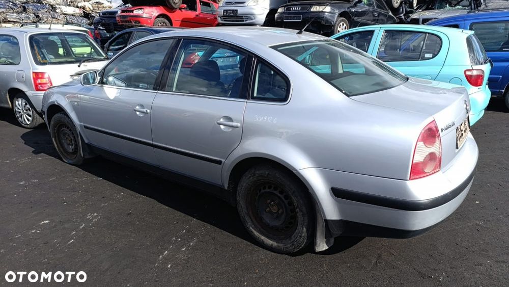 36303 VW passat B5 lift model od 00-06 silnik 2.0 AZM skrzynia EMV lakier LA7W - 7