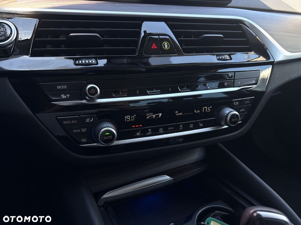 BMW Seria 5 520d mHEV - 34