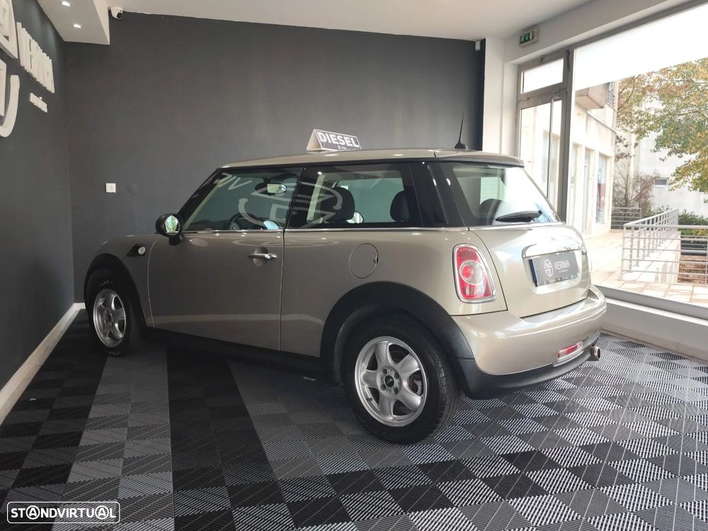 MINI 3 Portas One D - 12