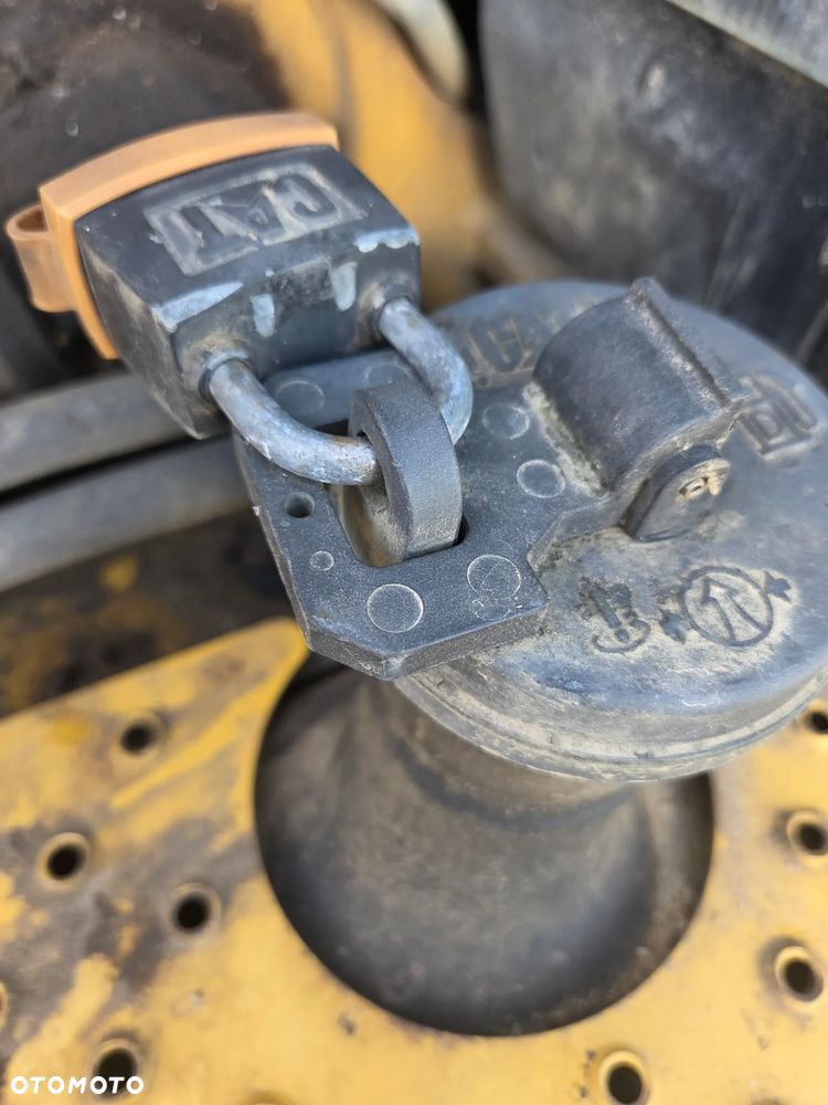 Caterpillar 432f2 - 6