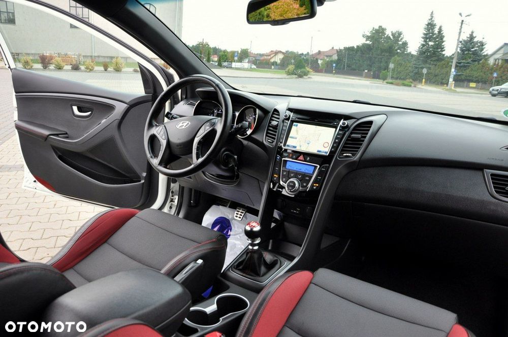 Hyundai i30 1.6 GDI Turbo Luxury - 25