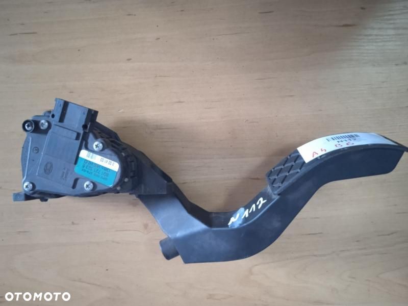 Potencjometr gazu Audi A4 B6 8D1721523E - 2
