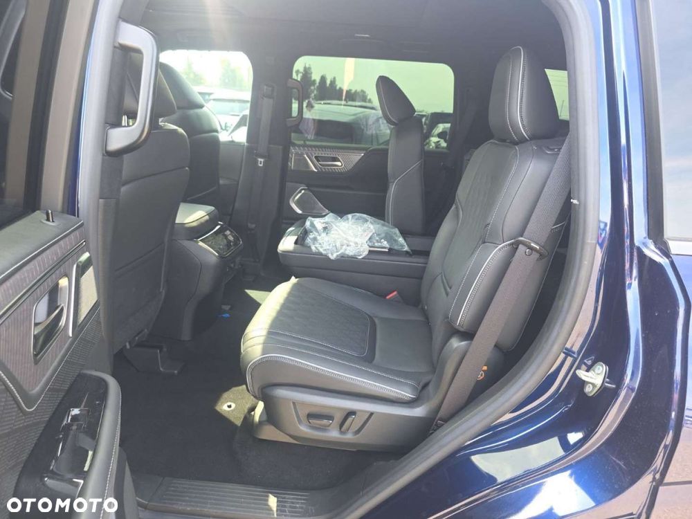 Infiniti QX80 - 18