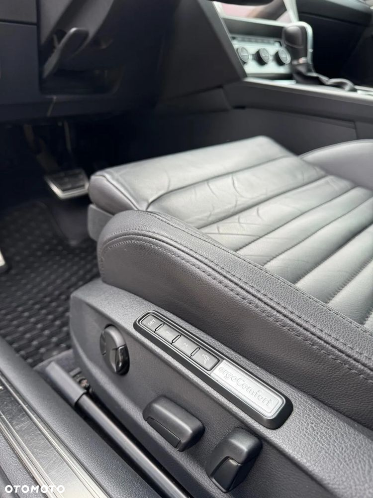 Volkswagen Passat Variant 2.0 TDI SCR 4Motion DSG Alltrack - 26