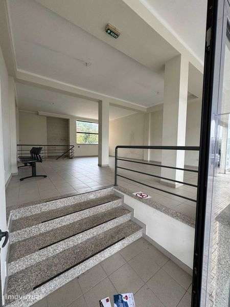 Loja Comercial - 153m² com Montra e Garagem em Oliveira de Frades - Grande imagem: 2/7