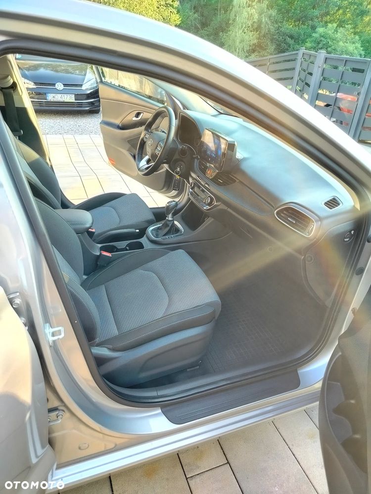 Hyundai i30 1.5 DPI Classic + - 16