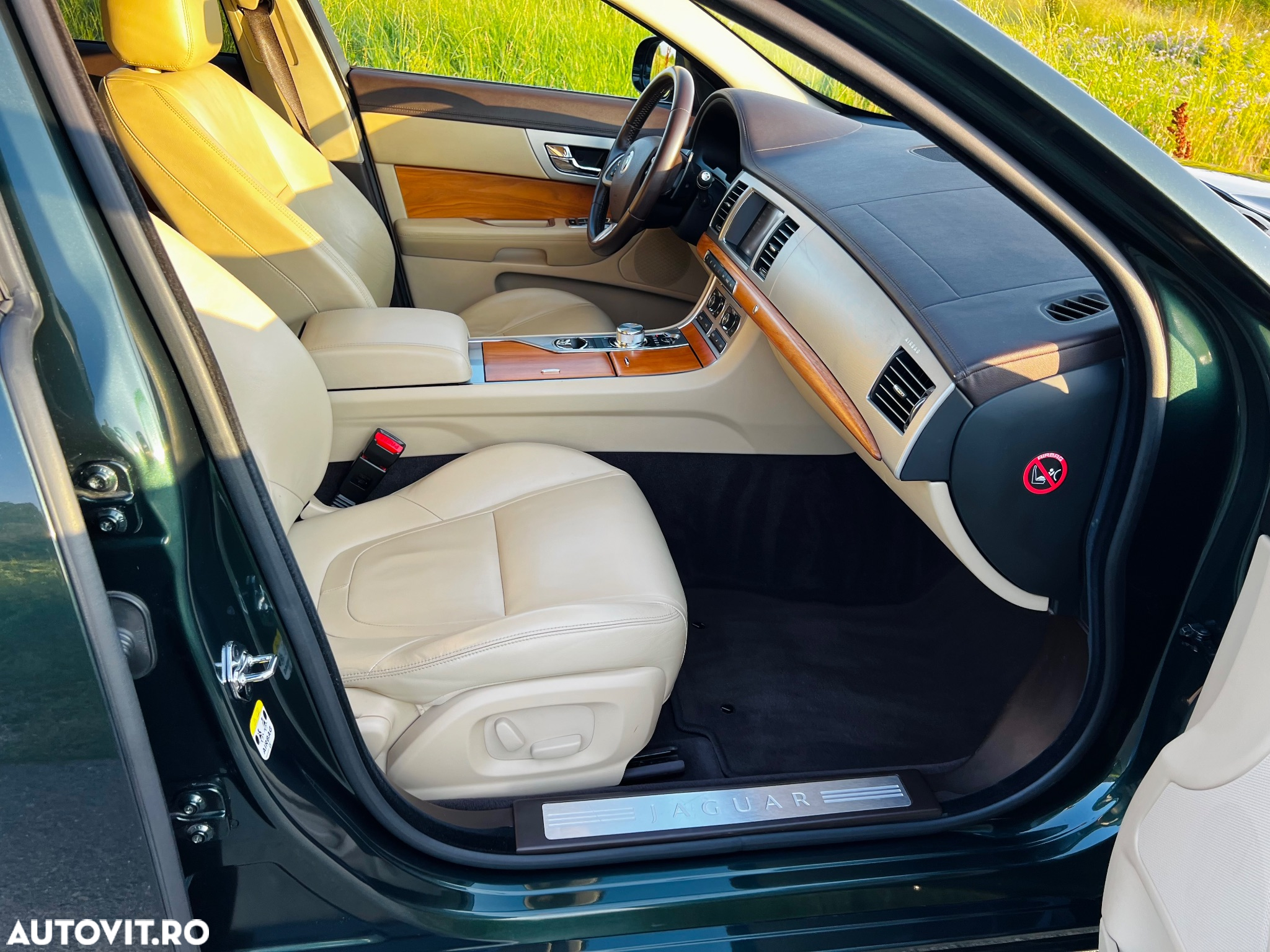 Jaguar XF 2.2D Luxury - 6
