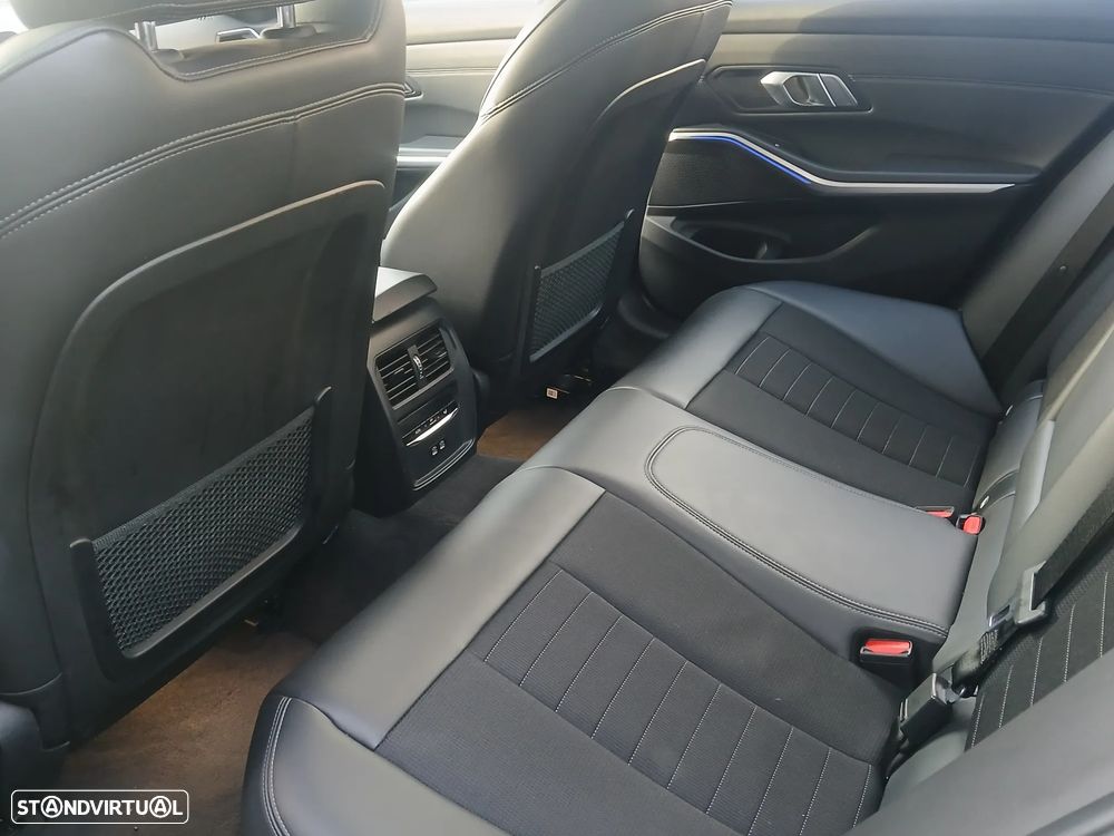 BMW 318 d Line Sport Auto - 25
