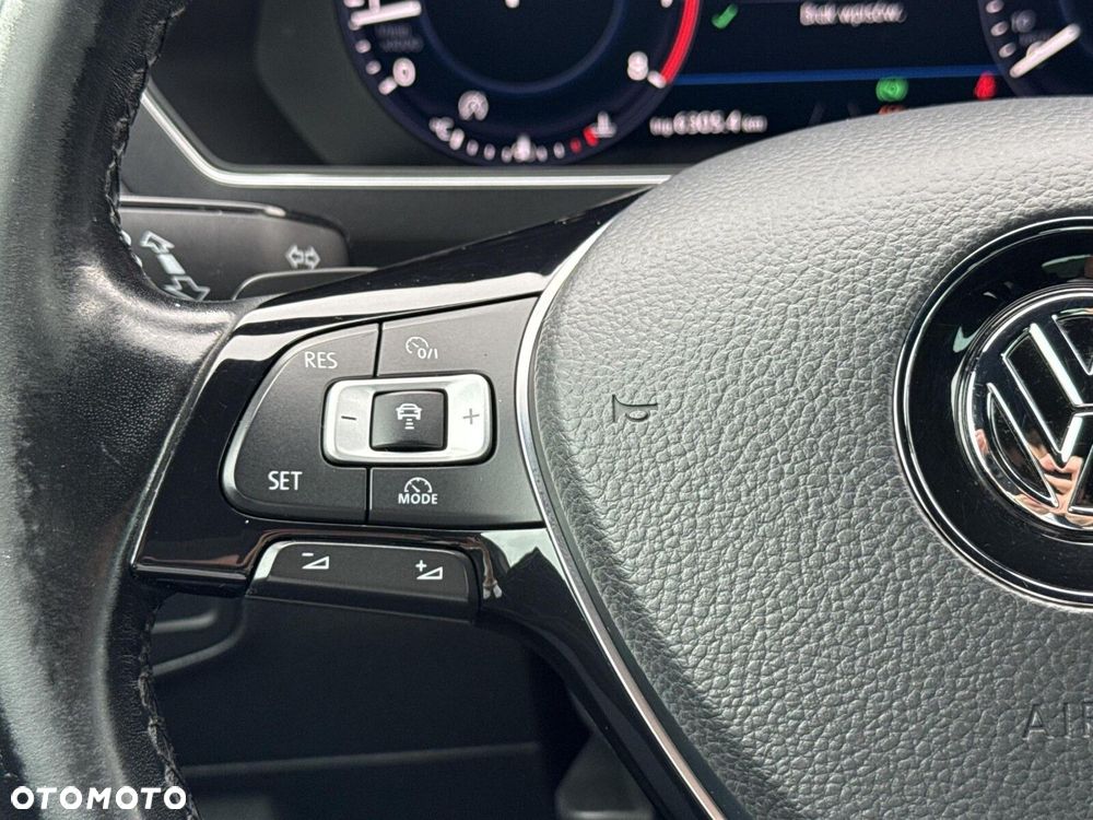 Volkswagen Tiguan - 12