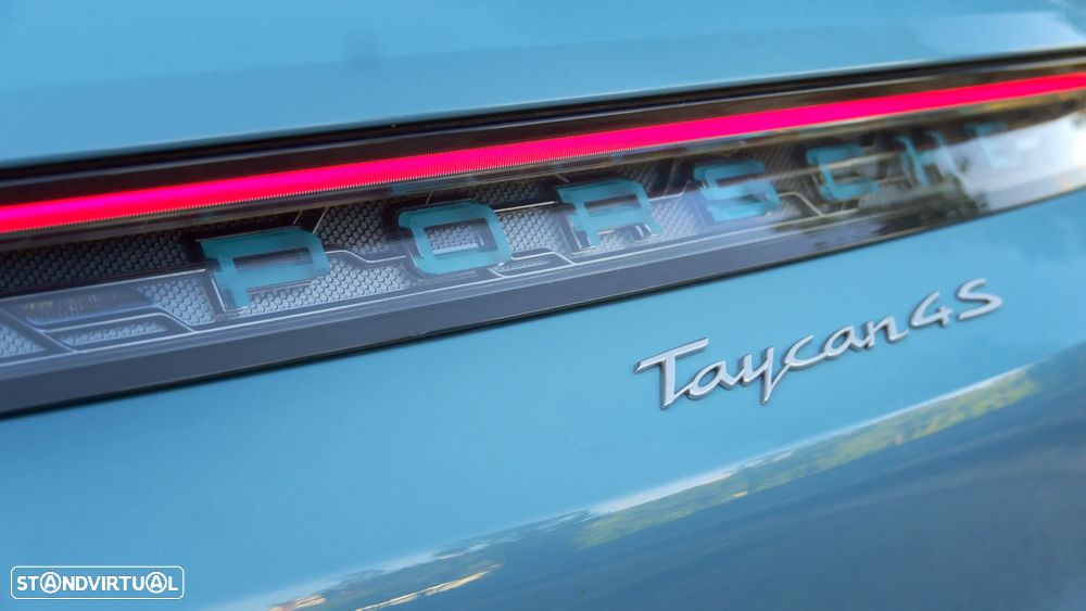 Porsche Taycan Cross Turismo 4S - 10