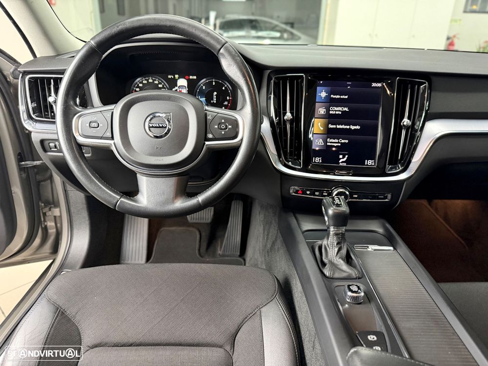 Volvo V60 2.0 D3 Momentum Core Geartronic - 16