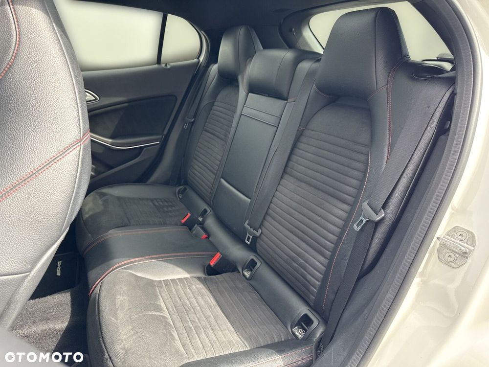 Mercedes-Benz GLA - 25