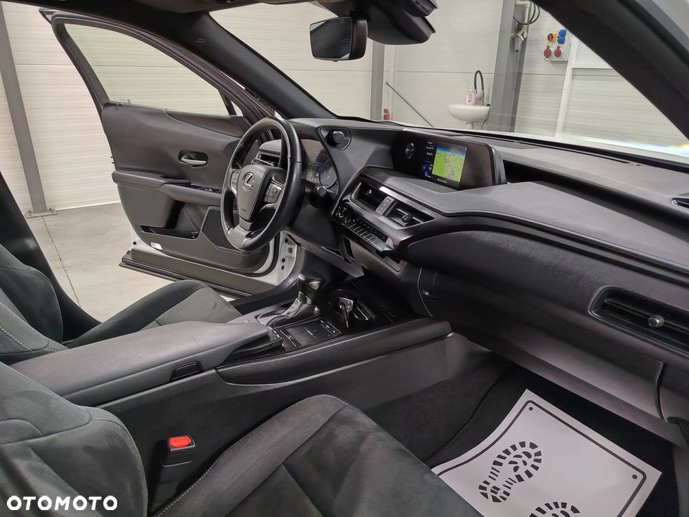 Lexus UX 250h Elegance 2WD - 27