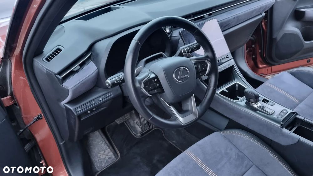 Lexus LBX FWD Elegant Black Edition - 28