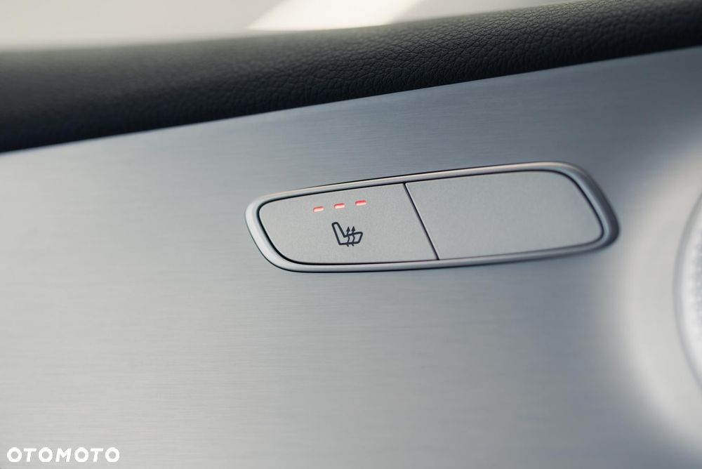 Mercedes-Benz Klasa E 200 4-Matic 9G-TRONIC - 28