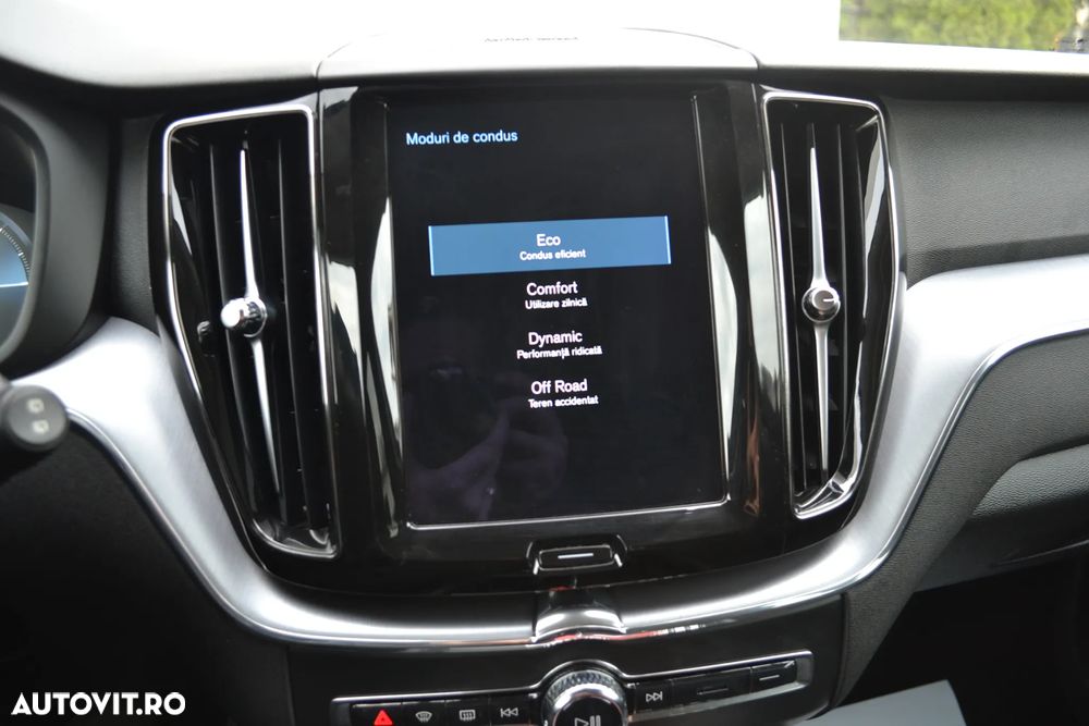 Volvo XC 60 B4 D AWD Geartronic Momentum Pro - 21