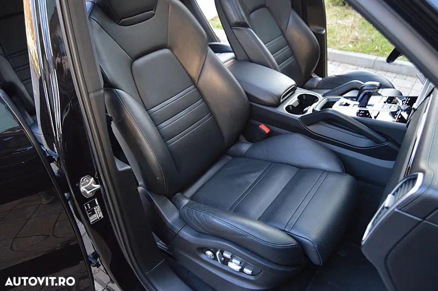 Porsche Cayenne Tiptronic S Platinum Edition - 26