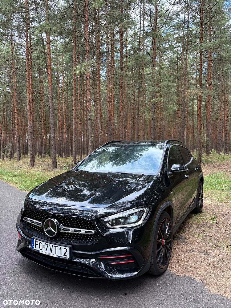 Mercedes-Benz GLA 200 4-Matic Edition 1 - 2
