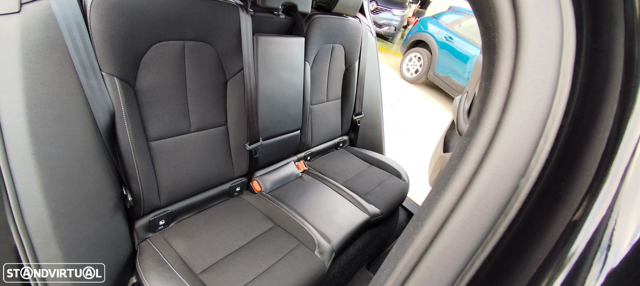 Volvo EX40 - 12