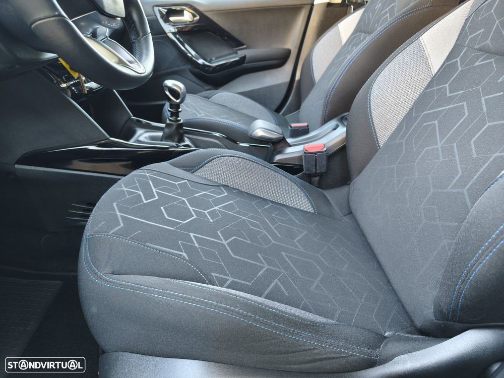 Peugeot 2008 1.2 PureTech Signature - 28